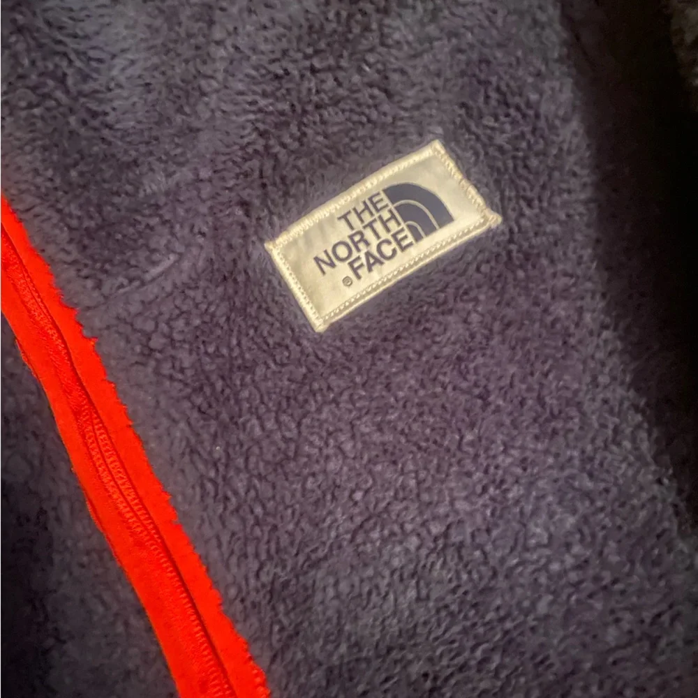 North face jacket 🌧️ - Picture 2 of 3